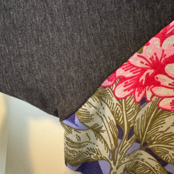 LuLaRoe Randy Shirt (medium) - Picture 4 of 5